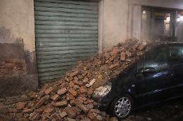 Paura a Castellazzo Bormida: crolla un muro, sei evacuati