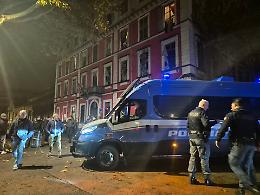 Blitz della polizia ad Askatasuna - operazione in corso