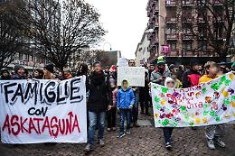 Corteo di Aska: scudi umani e connivenze intollerabili