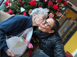 Dagli auguri di De Martino a una serata in balera: i desideri pi&ugrave; bizzarri dei nonni piemontesi
