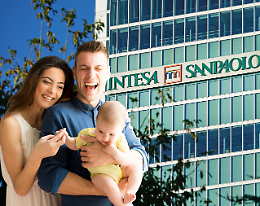 Intesa Sanpaolo, 1.200 euro ai dipendenti che fanno figli. Ecco tutti i bonus