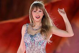 Taylor Swift a Natale dona 2 milioni di dollari ai pi&ugrave; bisognosi