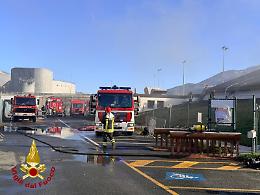 Incendio al tetto della piscina comunale di Susa: nessuna persona coinvolta finora