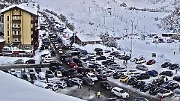 Ingorgo epocale dopo la nevicata: chiusa la strada per Prato Nevoso e Artesina 