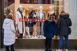Buona la prima per i saldi a Torino, ma "la gente non spende per paura"