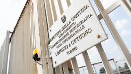 Torino, degrado all&rsquo;ingresso del carcere Lorusso e Cutugno