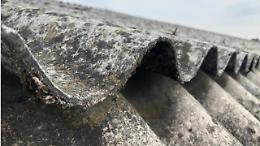 Allarme rifiuti pericolosi a Villastellone: rimosse lastre fibrose lungo via Borgo Cornalese