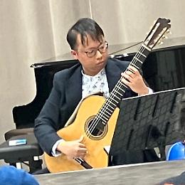 Un&rsquo;orchestra di chitarre per Rivarolo: alla guida Bishal Nigra