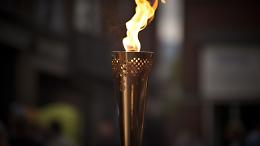 Bra saluta la fiamma olimpica: domani la staffetta attraversa il centro