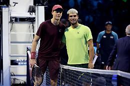 Carlos Alcaraz apre bene il 2026 e batte Jannik Sinner per 7-5, 7-6 nell'esibizione di Seul