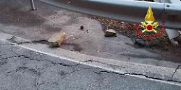 Frana sulla Statale per Macugnaga: massi colpiscono un&rsquo;auto