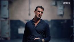 Fabrizio Corona, il racconto senza filtri nella docu-serie Netflix che riaccende il dibattito sul potere mediatico