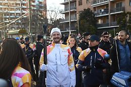 La staffetta olimpica a Torino: da Mirafiori a piazza Castello il viaggio della fiamma