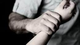 Mirafiori Sud, ventenne aggredita: il quartiere raccoglie le firme per la sicurezza