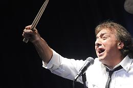 Tullio De Piscopo compie 80 anni e si regala un tour nei teatri