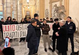 Presidio del Fuan al Rettorato contro la concessione del Campus Einaudi ad Askatasuna