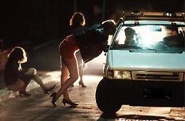 Le portavano in Italia per lavorare, poi le costringevano a prostituirsi: condannata una famiglia