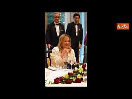Meloni, compleanno a Tokyo: la premier giapponese le canta (in italiano) "Tanti auguri"