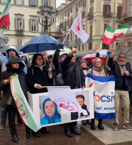 Torino in piazza per l'Iran: &laquo;Non possiamo rimanere in silenzio&raquo;