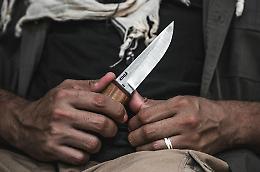 Preso a coltellate per un Iphone 12: tre arresti