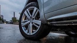 Valsusa, auto finisce nel fossato sulla statale 25