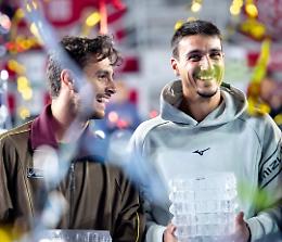 Agli Australian Open buon esordio per Lorenzo Musetti e Lorenzo Sonego, sar&agrave; derby al secondo turno