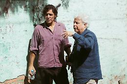 Adriano Giannini sul set a Torino con la sua amata Alma... ecco chi &egrave;