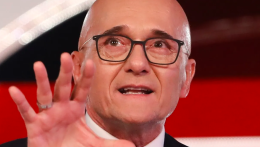 Alfonso Signorini querela Google: ma i video di Corona su Falsissimo restano online