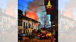 Tenta di spegnere un incendio in casa, 68enne in coma per le ustioni