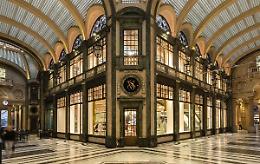 Ruba un profumo da Victoria&rsquo;s Secret e finisce in tribunale accusata di rapina