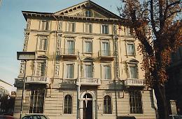 A Torino c'&egrave; la &ldquo;Casa Della Vedova&rdquo; ma molti non lo sanno