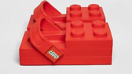 Lego e Crocs lanciano la scarpa che sembra uscita da una scatola di mattoncini