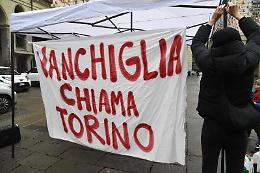 Vanchiglia in presidio: &laquo;Dialogo subito&raquo;, e gli antagonisti dichiarano guerra a Unito