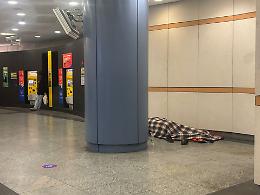 Il Comune scopre i barboni in centro: i volontari nelle strade per contarli