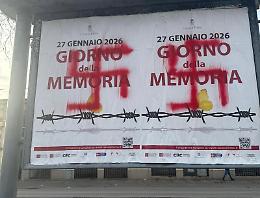 Torino, svastiche sui manifesti per il Giorno della Memoria