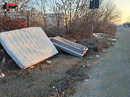 Moncalieri, rifiuti ingombranti abbandonati in via Baden Powell
