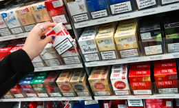 Tabacchi, nuovi rincari da oggi: ecco i nuovi prezzi di trinciato, sigari e sigaretti
