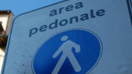 Mirafiori, strada chiusa alle auto davanti alla scuola: nasce una nuova area pedonale