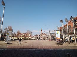 I nomi che disegnano la comunit&agrave;: Nichelino e il dilemma della toponomastica