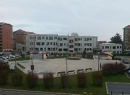 Tensione all&rsquo;Istituto Comprensivo di Borgaro, madre aggredita davanti alla scuola e scoppia il caso bullismo