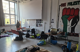 Palazzo Nuovo occupato, l'aula diventa un bivacco: &laquo;Situazione inaccettabile&raquo;