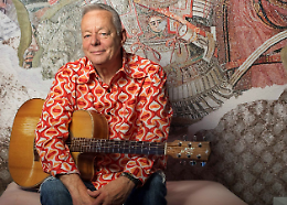 A Torino uno dei pi&ugrave; grandi chitarristi del mondo: "Suono a orecchio da sempre, la musica &egrave; felicit&agrave;"