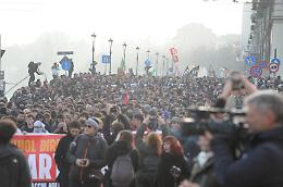 Corteo, 15mila in marcia: scontri davanti ad Askatasuna - LA DIRETTA