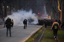 Corteo, 15mila in marcia: scontri davanti ad Askatasuna - LA DIRETTA