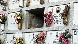 Profanata una tomba, orrore al cimitero. &laquo;Cercavano gioielli&raquo;