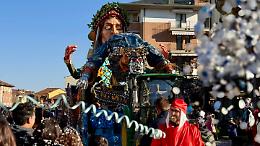 Carri e cuori a Chieri: il 14 febbraio la sfilata di Carnevale incontra San Valentino