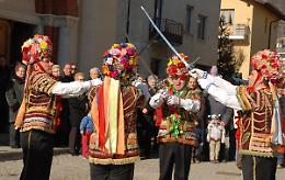 Venaus in festa: tra la danza degli Spadonari e il cabaret, un mese di grandi appuntamenti