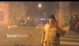 &laquo;La violenza non &egrave; solo degli estremisti&raquo;, Polizia: &laquo;Noi aggrediti da gente comune&raquo;