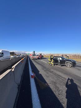 Incidente in tangenziale sud: tre mezzi coinvolti, due feriti trasportati all'ospedale di Rivoli