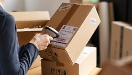 Tassa sui piccoli pacchi extra Ue: stop temporaneo al contributo da 2 euro